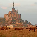 Mercure Saint Michel Hotel 4*