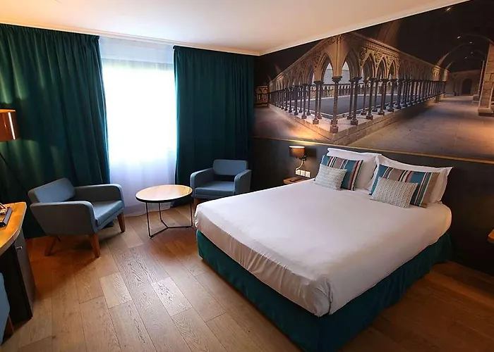 Mercure Saint Michel 4*