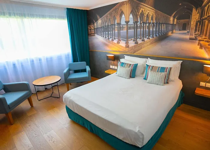 Mercure Saint Michel Hotel 4*