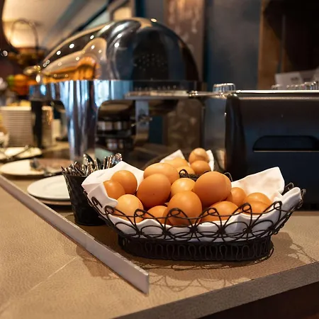 Mercure Saint Michel Hotel 4*