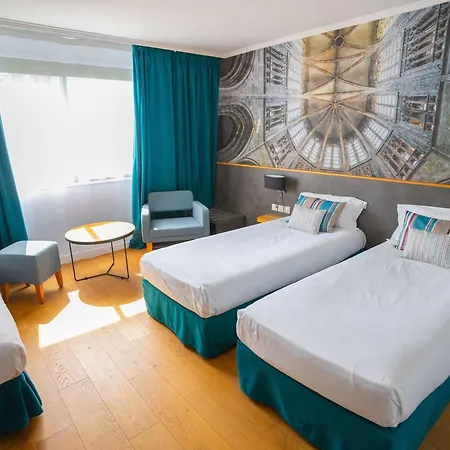 Mercure Saint Michel Hotel 4*