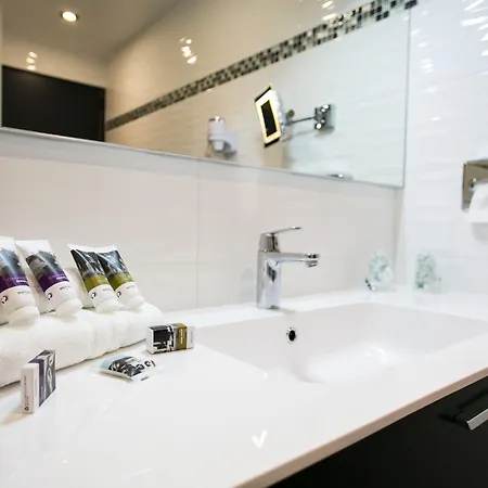 Mercure Saint Michel Hotel 4*