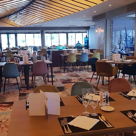 Mercure Saint Michel Hotel 4*