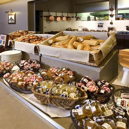 Mercure Saint Michel Hotel 4*