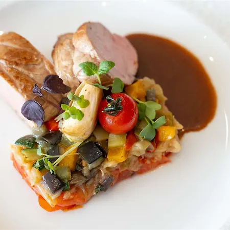 Mercure Saint Michel Hotel 4*