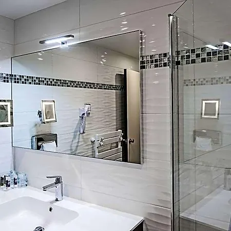 Mercure Saint Michel Hotel 4*