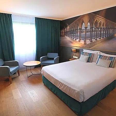 Mercure Saint Michel Hotel 4*
