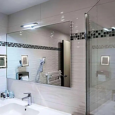 Mercure Saint Michel Hotel 4*