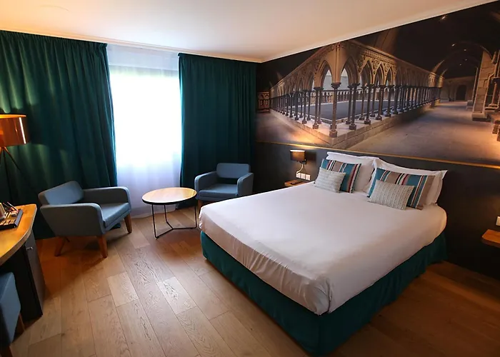 מלון Mercure Saint Michel 4*